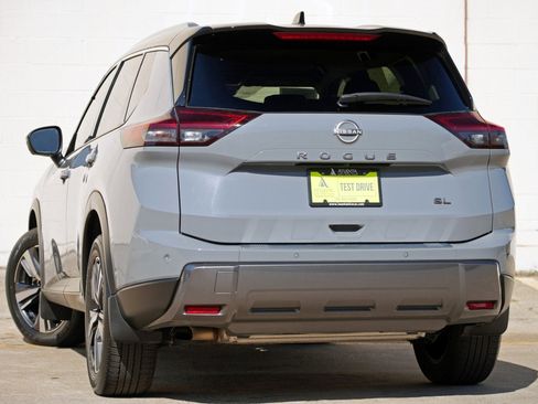 Used 2024 Nissan Rogue SL FWD image 5