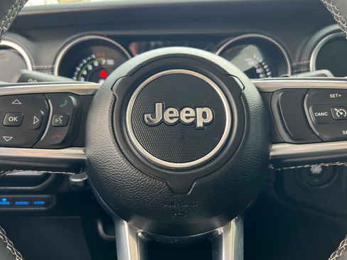 Used 2023 Jeep Wrangler Sahara image 24