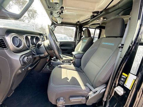 Used 2022 Jeep Wrangler Unlimited Rubicon 4xe w/ Cold Weather Group AWD/4WD image 23