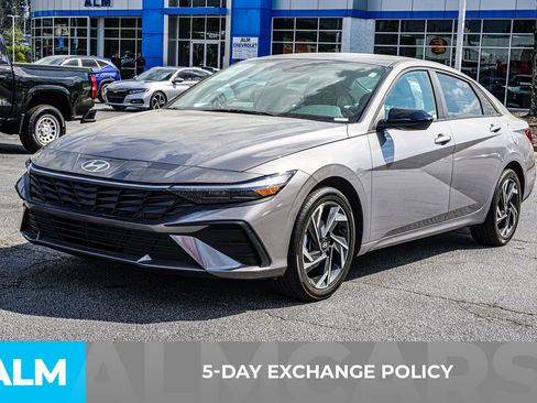 Used 2025 Hyundai Elantra Sport image 5