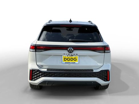 New 2026 Volkswagen Tiguan SE R-Line FWD image 4