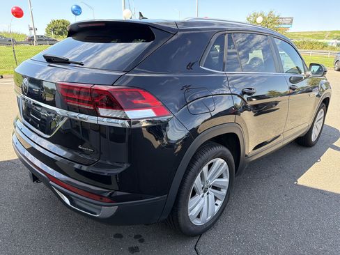 Certified 2023 Volkswagen Atlas Cross Sport SE w/ Panoramic Sunroof Package AWD/4WD image 4