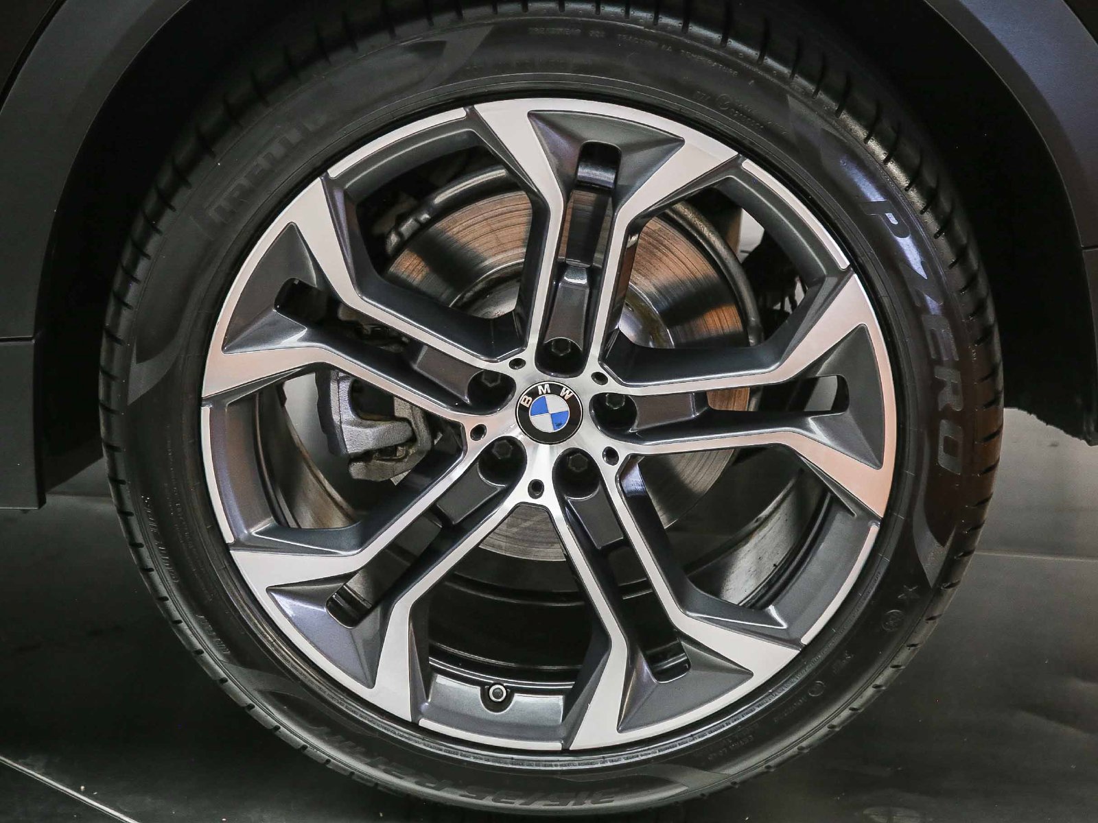 Used 2022 BMW X6 xDrive40i w/ Executive Package AWD/4WD image 11