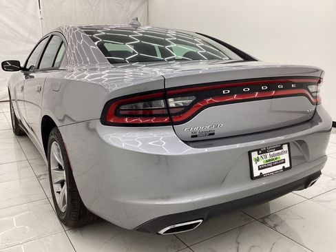 Used 2015 Dodge Charger SXT RWD image 9