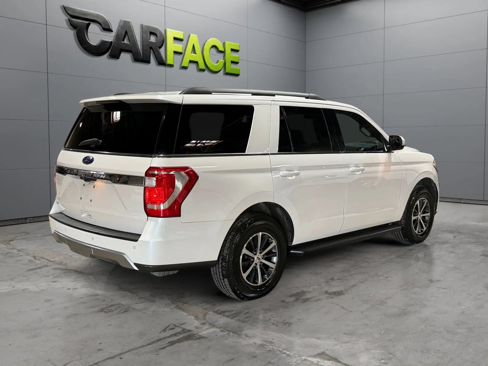 Used 2018 Ford Expedition XLT w/ Equipment Group 201A AWD/4WD image 13