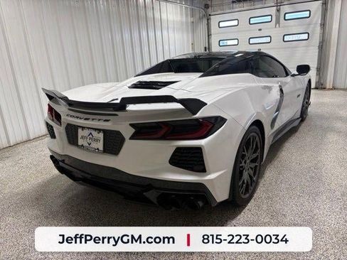 Used 2023 Chevrolet Corvette Stingray Premium Conv w/ Z51 Performance Package RWD image 3
