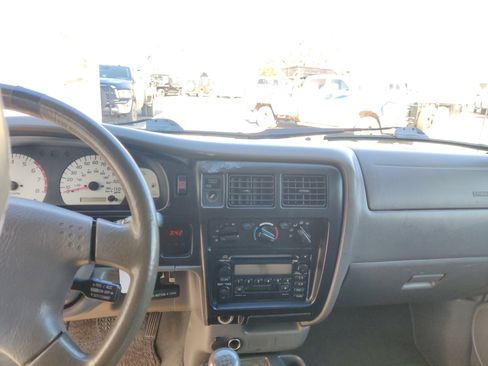 Used 2004 Toyota Tacoma 4x4 Xtracab image 17