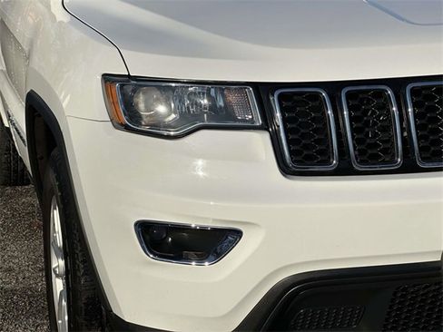 Certified 2019 Jeep Grand Cherokee Laredo image 9