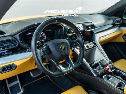 Used 2021 Lamborghini Urus image 11