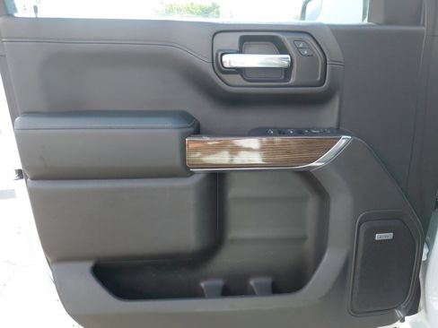 Used 2021 Chevrolet Silverado 1500 LT Trail Boss w/ Convenience Package II AWD/4WD image 16