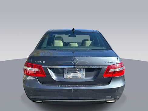 Used 2011 Mercedes-Benz E 550 4MATIC Sedan image 3