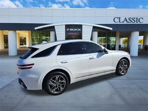 Used 2022 Genesis GV70 2.5T w/ Advanced Package image 8