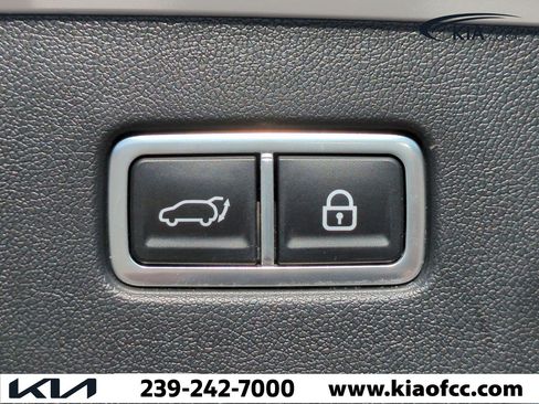 Certified 2023 Kia Sorento SX Prestige w/ Panoramic Sunroof Package image 13