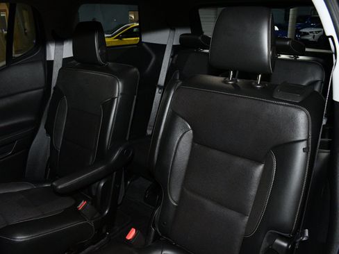 Used 2019 GMC Acadia SLT FWD image 17