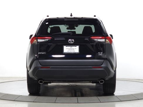 Used 2023 Toyota RAV4 XLE Premium image 7