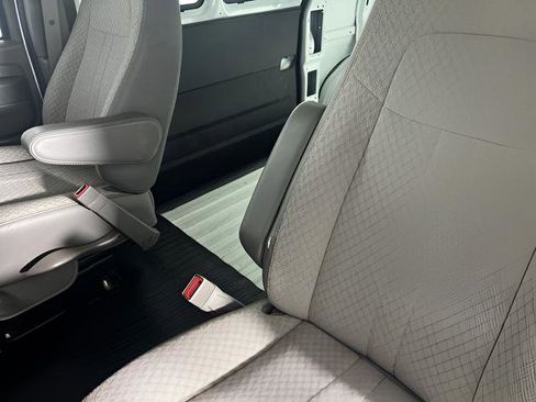 Used 2015 GMC Savana 2500 image 19