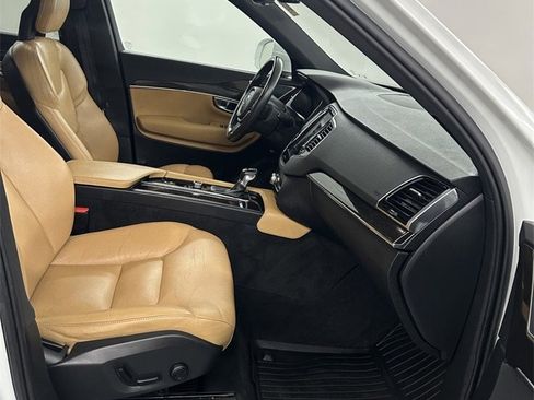 Used 2018 Volvo XC90 T6 Momentum w/ Convenience Package image 40