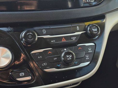 Used 2023 Chrysler Voyager LX FWD image 32