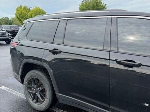 Used 2023 Jeep Grand Cherokee L Laredo w/ Luxury Tech Group I AWD/4WD image 17
