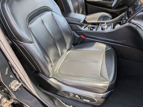 Certified 2023 Jeep Grand Cherokee Limited w/ Black Appearance Package AWD/4WD image 29