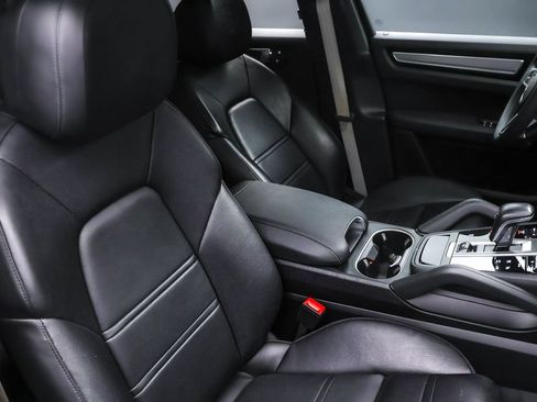 Used 2022 Porsche Cayenne Platinum Edition AWD/4WD image 35
