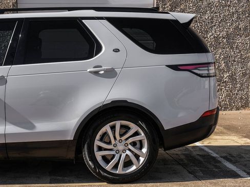 Used 2018 Land Rover Discovery SE AWD/4WD image 14