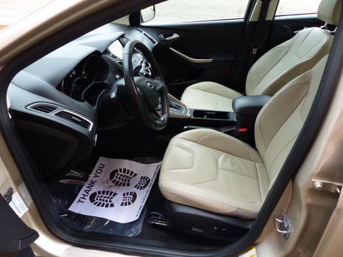 Used 2017 Ford Focus Titanium image 21