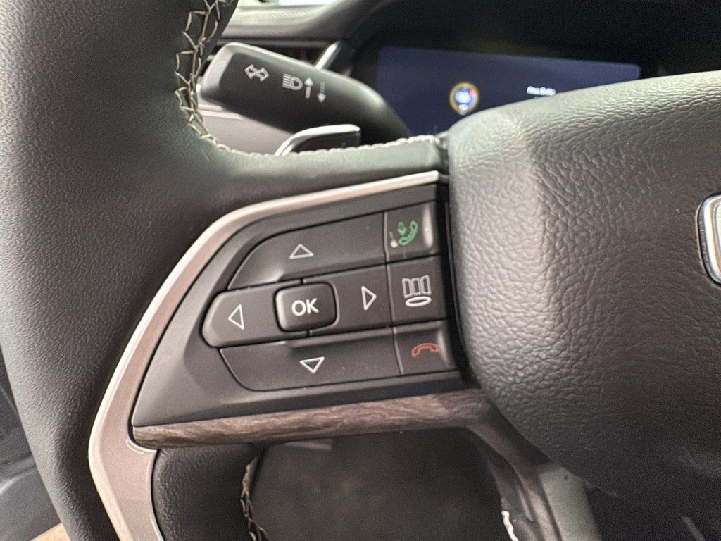 Used 2023 Jeep Grand Cherokee Limited AWD/4WD image 18