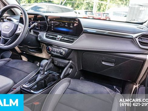 Used 2025 Chevrolet TrailBlazer LT FWD image 23