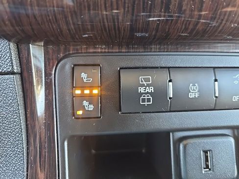 Used 2017 Chevrolet Traverse LT image 20