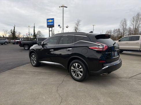 Used 2018 Nissan Murano SV image 3