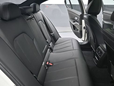 Used 2023 BMW 330i Sedan w/ Premium Package image 22