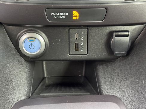 Used 2025 Nissan Leaf S image 27