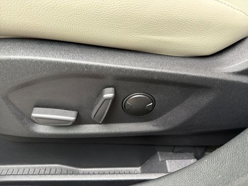 Used 2024 Ford Edge Titanium w/ Titanium Elite Package image 8