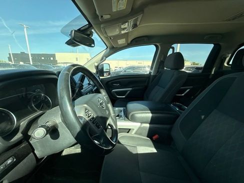 Used 2022 Nissan Titan SV w/ SV Convenience Package AWD/4WD image 10