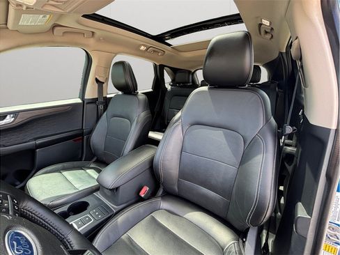 Used 2020 Ford Escape Titanium w/ Titanium Premium Package 2.0 FWD image 20