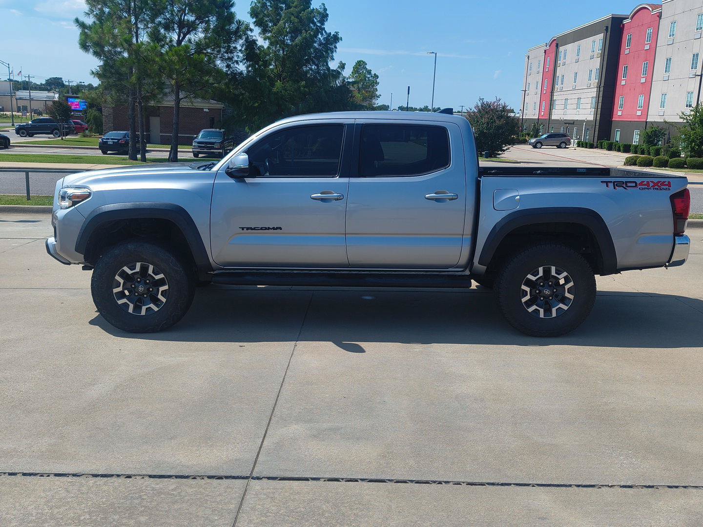 Used 2019 Toyota Tacoma TRD Off-Road AWD/4WD image 8