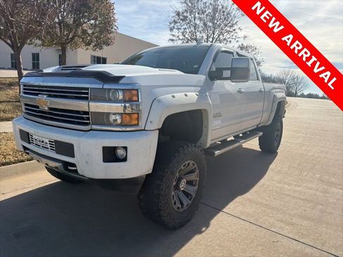 Used 2017 Chevrolet Silverado 2500 High Country w/ Duramax Plus Package image 7