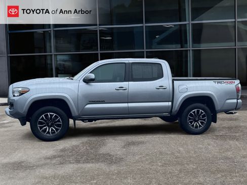 Used 2022 Toyota Tacoma TRD Sport AWD/4WD image 8