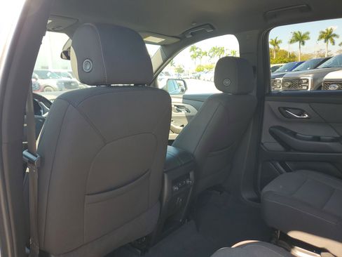 Used 2022 Chevrolet Traverse LT image 13