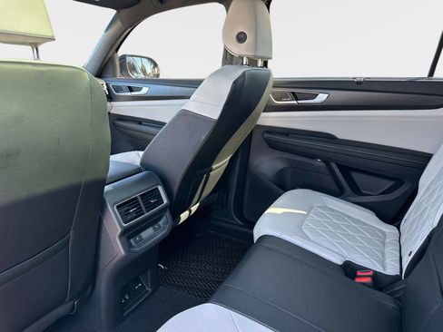 Used 2024 Volkswagen Atlas Cross Sport SEL Premium R-Line image 16