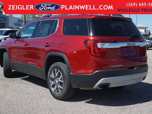Used 2023 GMC Acadia SLT w/ LPO, Floor Liner Package AWD/4WD image 3