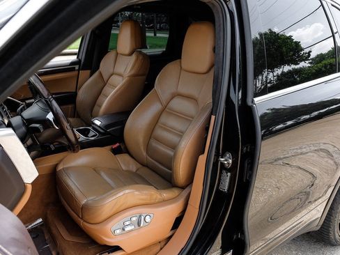Used 2012 Porsche Cayenne Turbo AWD/4WD image 37