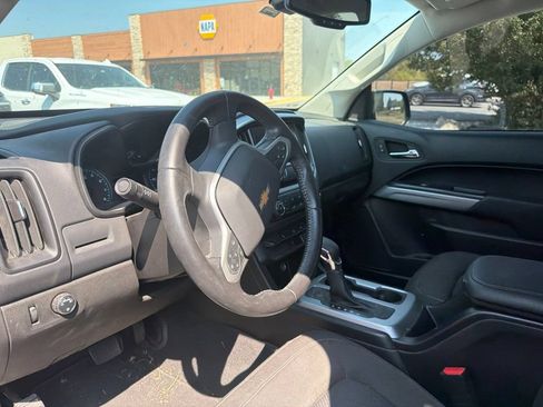 Used 2022 Chevrolet Colorado LT w/ Chrome Appearance Package RWD image 9