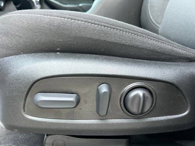 Used 2023 Chevrolet Traverse LT FWD image 14