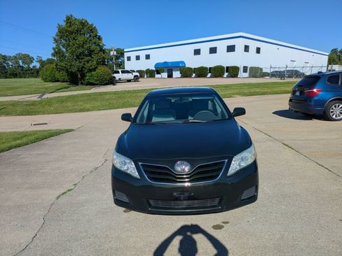 Used 2011 Toyota Camry LE w/ LE Extra-Value Pkg FWD image 2
