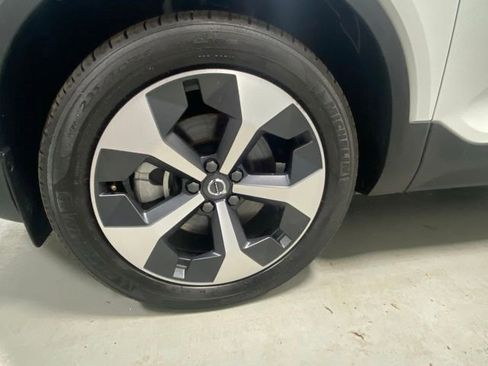 Used 2025 Volvo XC40 B5 Plus AWD/4WD image 4