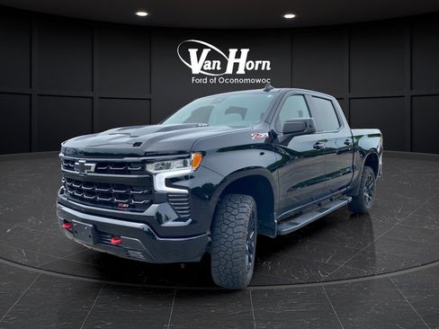 Used 2024 Chevrolet Silverado 1500 LT Trail Boss w/ Convenience Package II AWD/4WD image 3