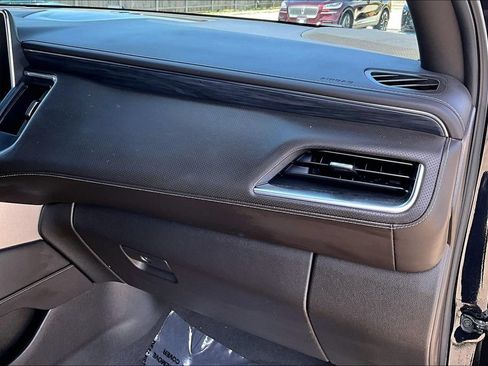 Used 2024 GMC Yukon SLT w/ SLT Premium Package AWD/4WD image 27