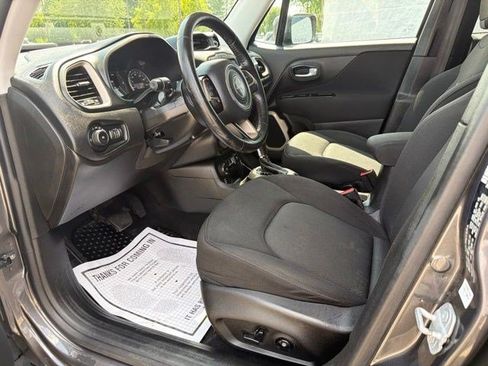 Used 2017 Jeep Renegade Latitude w/ Popular Equipment Group AWD/4WD image 13
